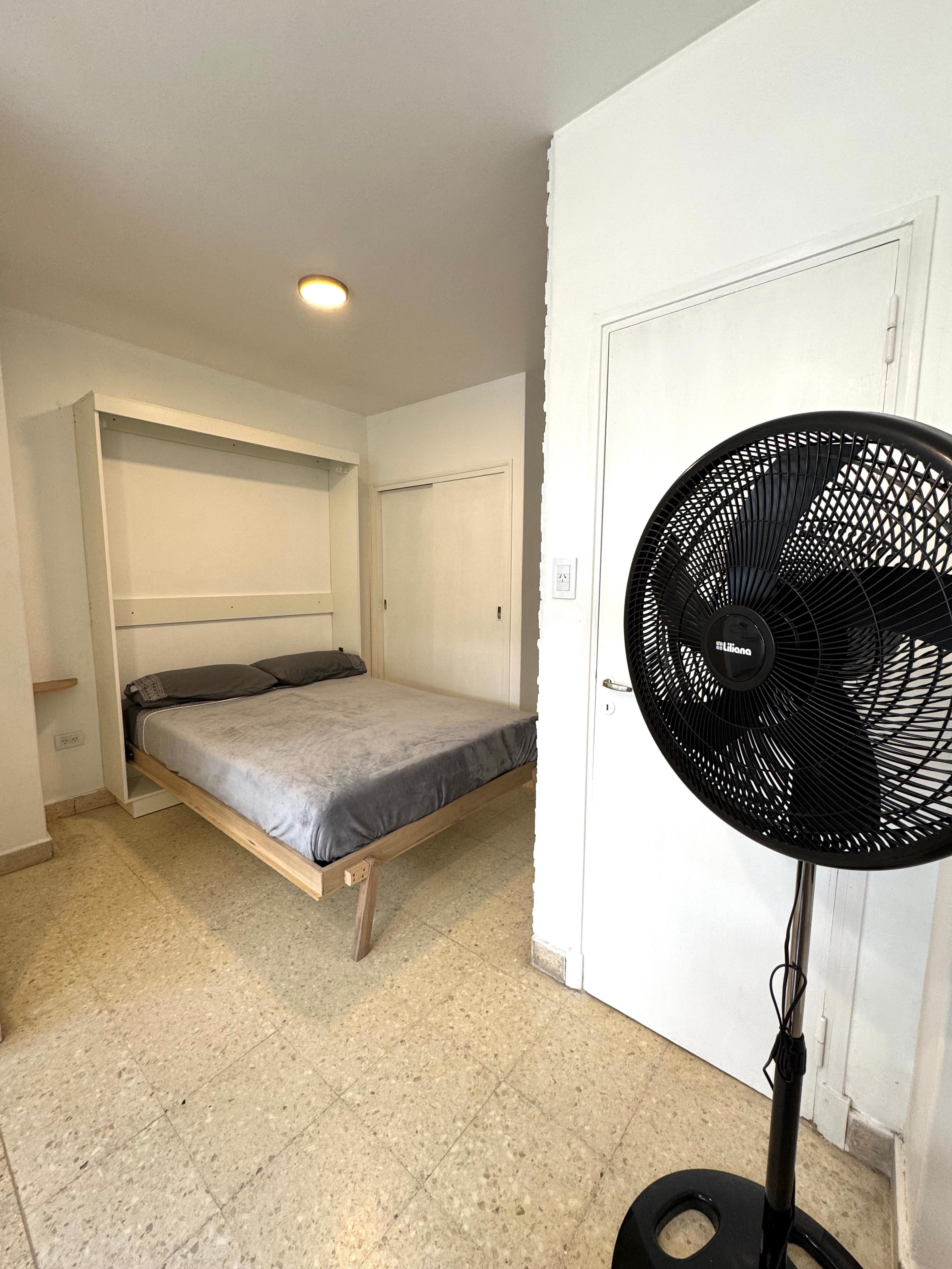 Cama rebatible desplegada